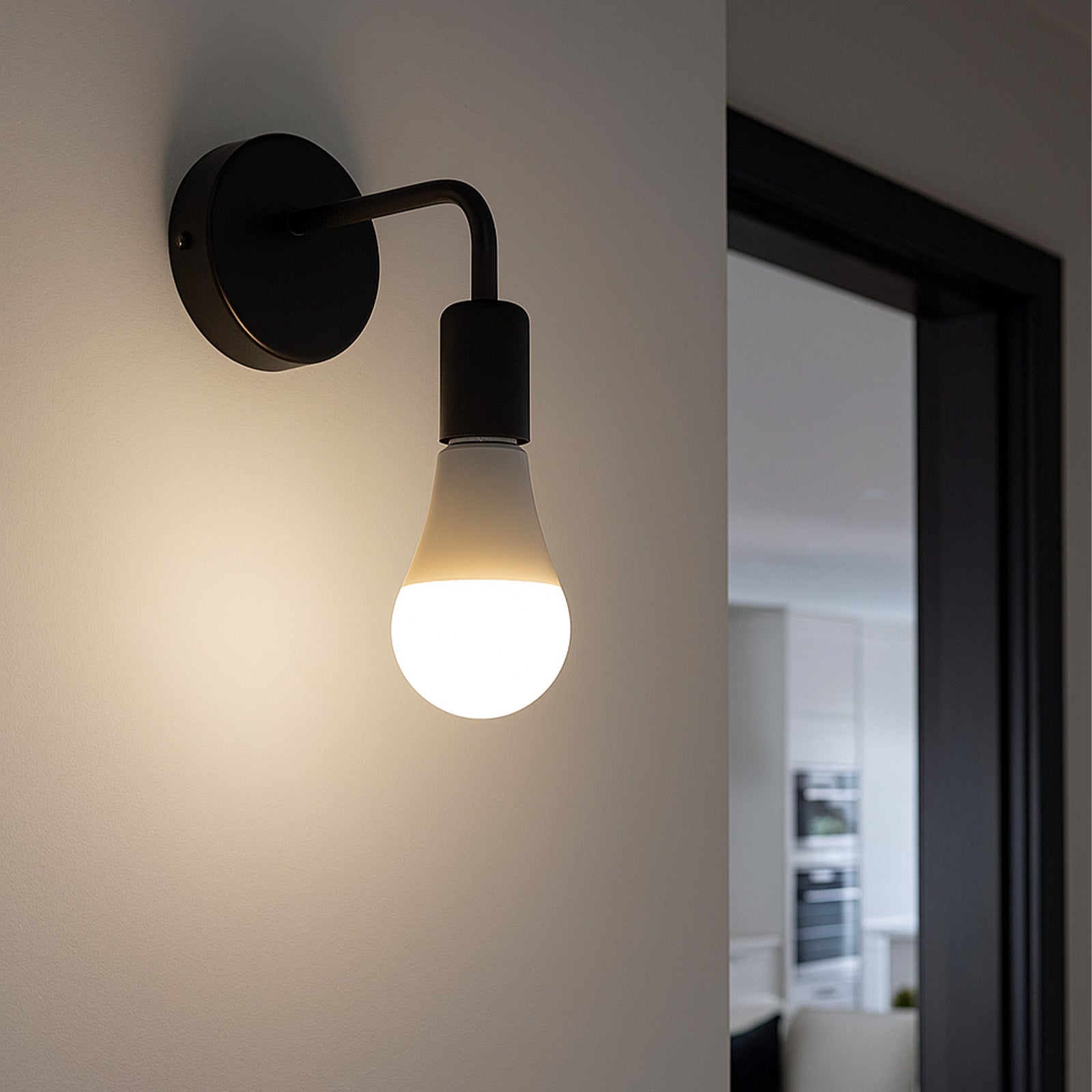 Arlec E27 12W smart LED globe, 1050lm CCT colour mode Grid Connect bulb