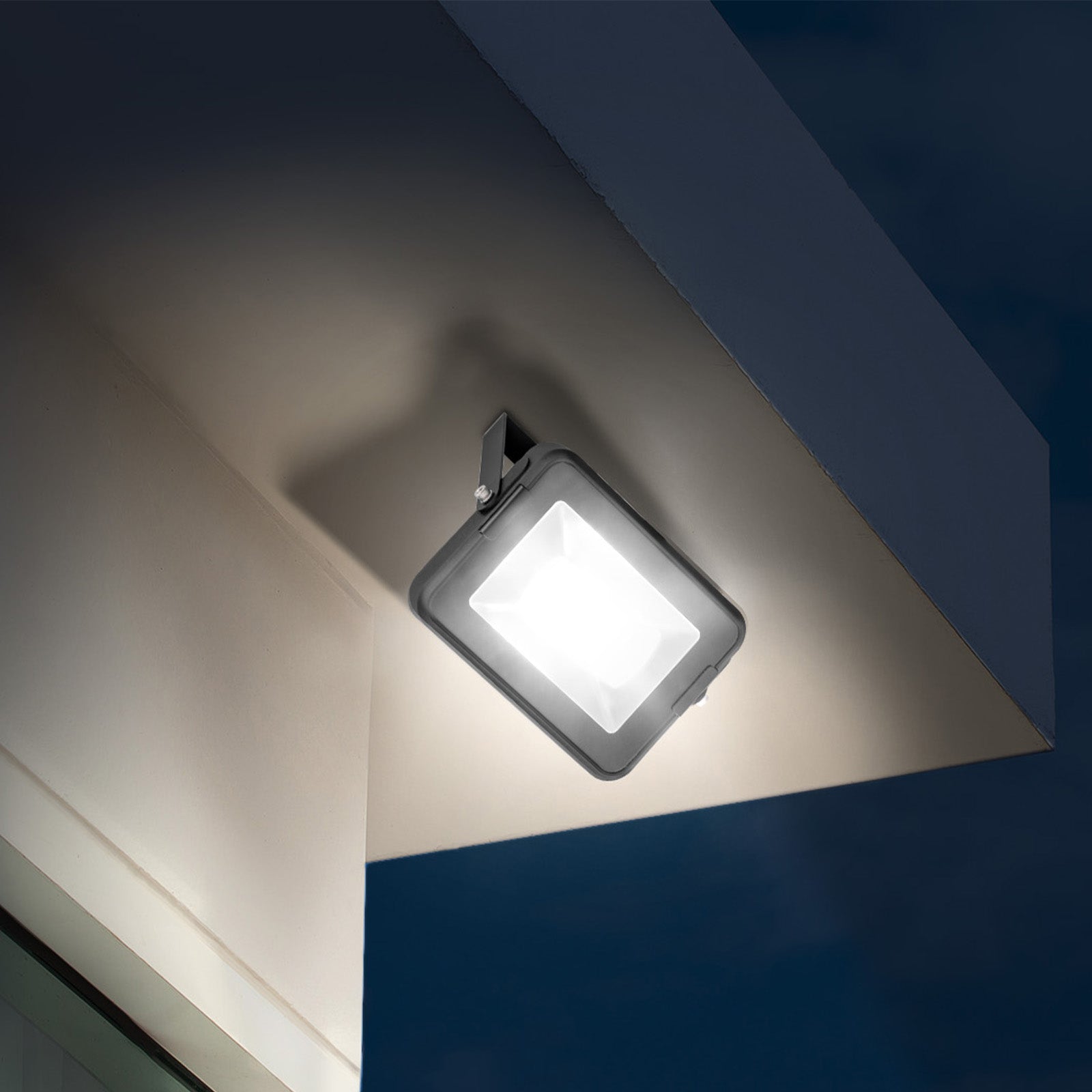Arlec Grid Connect Smart 15W Security Floodlight