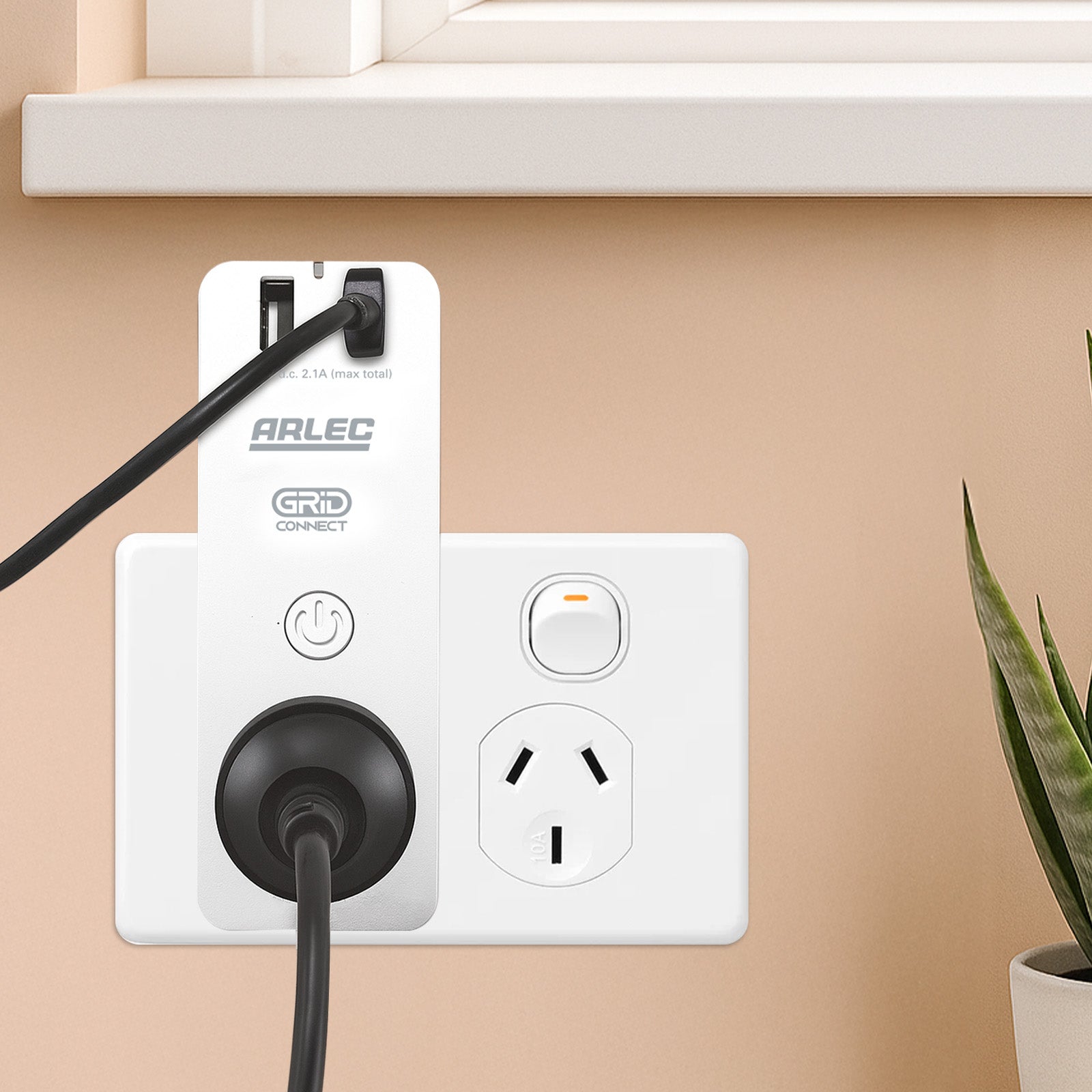 Arlec smart plug socket with USB charging, Grid Connect power adaptor